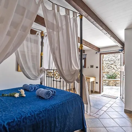 Tiziana Villa *